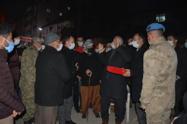 Son dakika haberleri! Yüksekova'daki kazada ölen genç, Şemdinli'de askeri törenle toprağa verildi