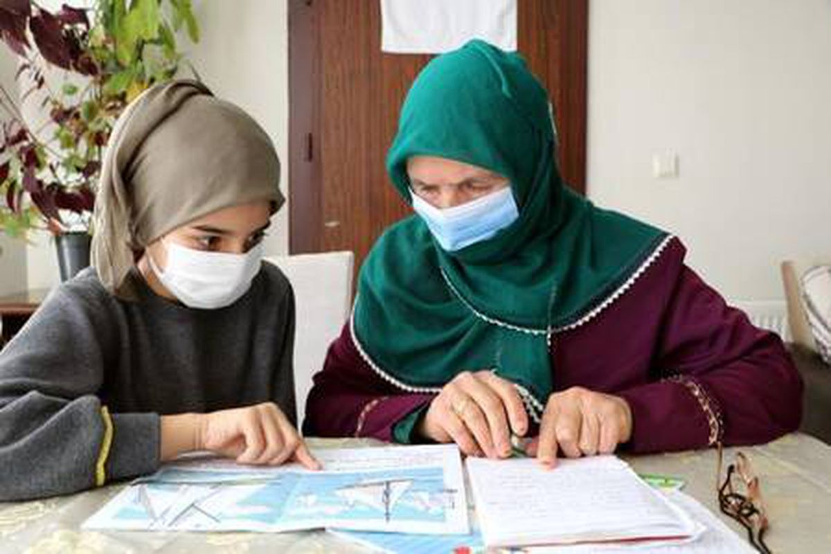 9 çocuğu doktor, mühendis, öğretmen ve hemşire olan anne okuma yazma öğreniyor