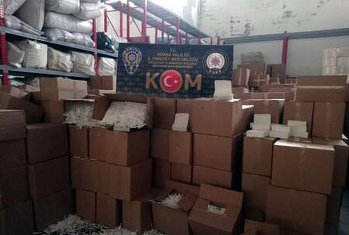 Son dakika... Adana\'da 10 milyon 750 bin adet kaçak makaron ele geçirildi