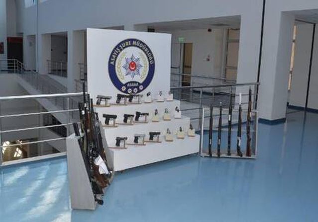 Adana'da aranan 233 kişi yakalandı, 39 ruhsatsız silah ele geçirildi