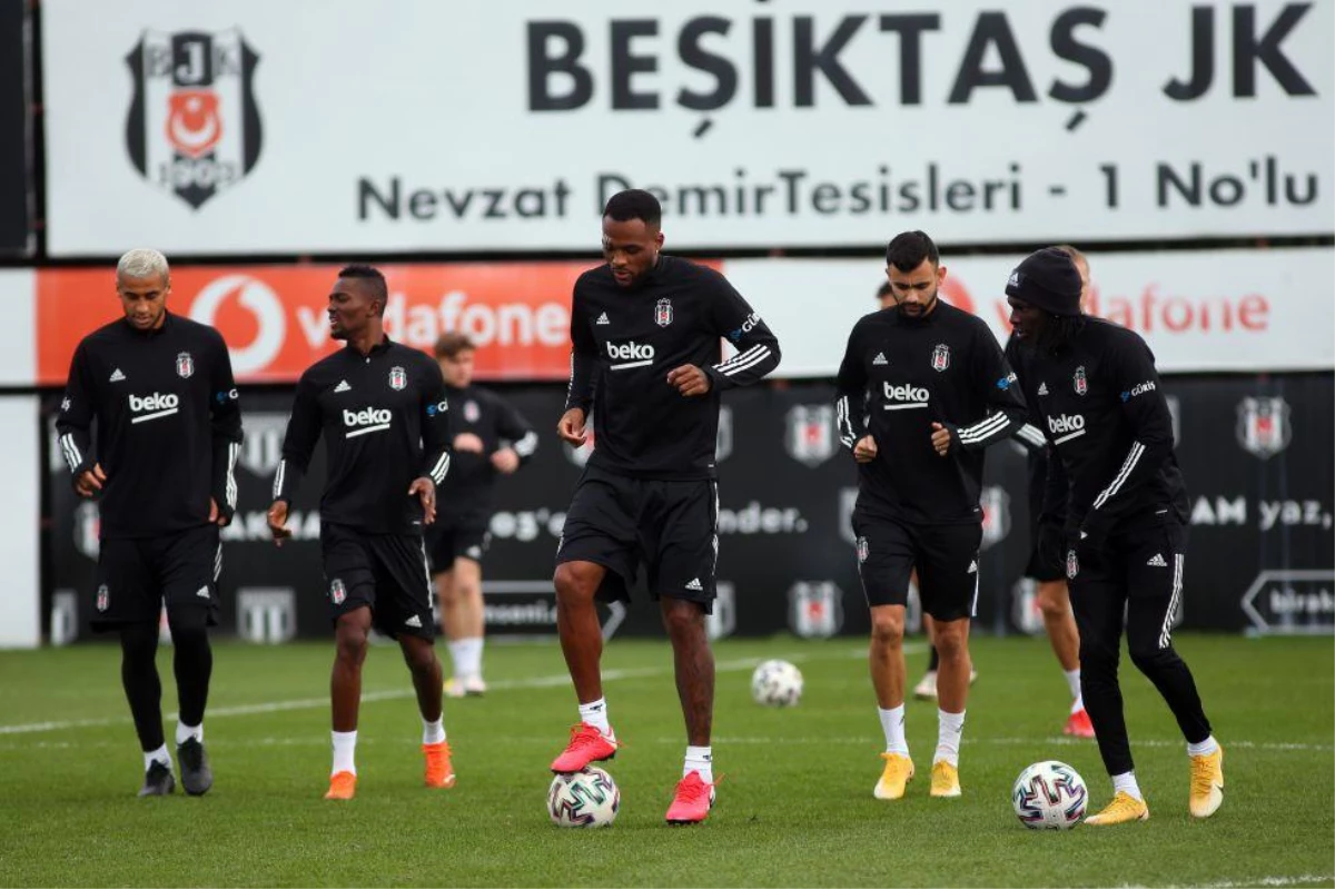 Beşiktaş\'a formda isimden kötü haber! Tedavisine başlandı