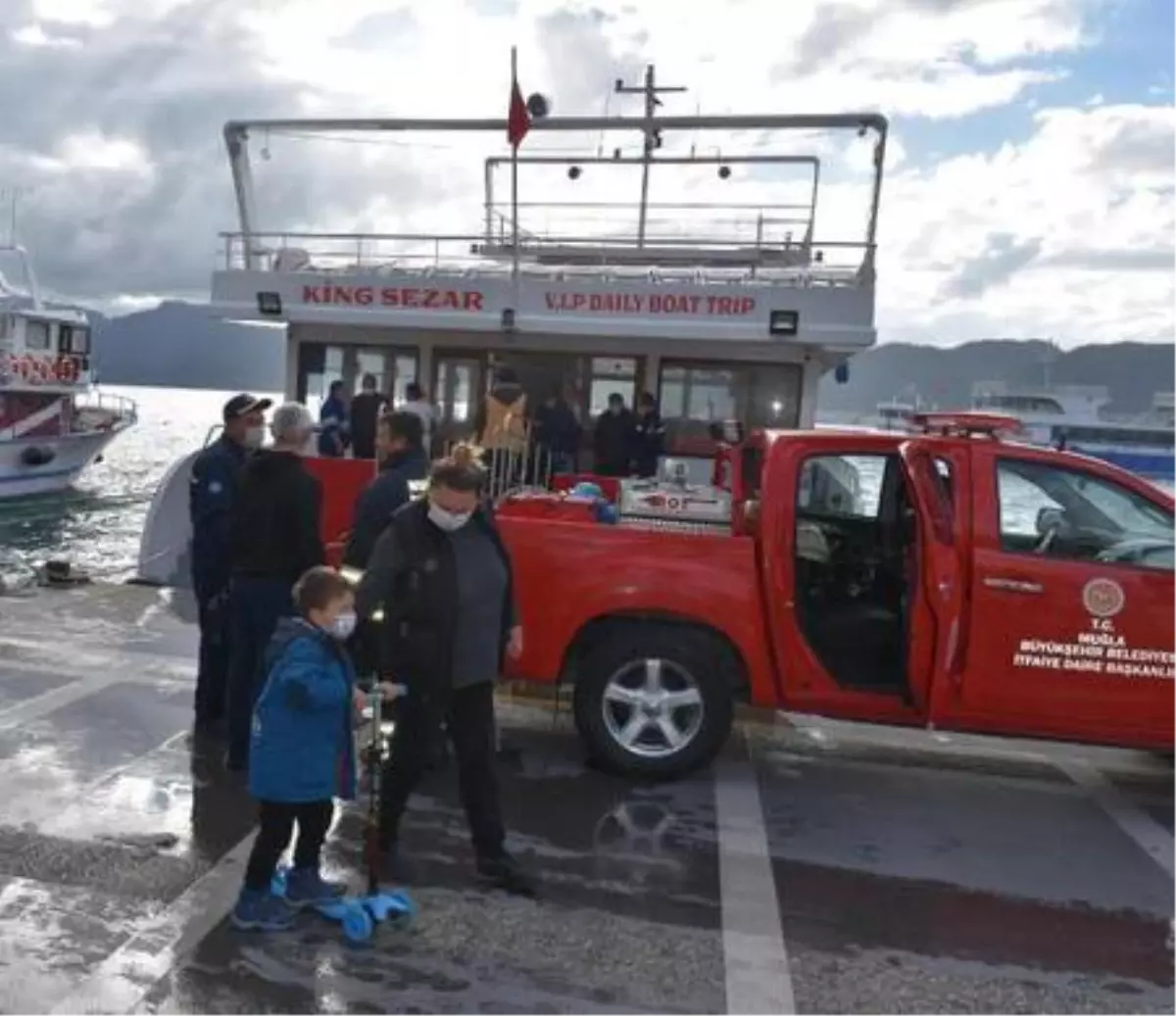 Gezi teknesinde fritözün kısa devre yapmasıyla yangın çıktı