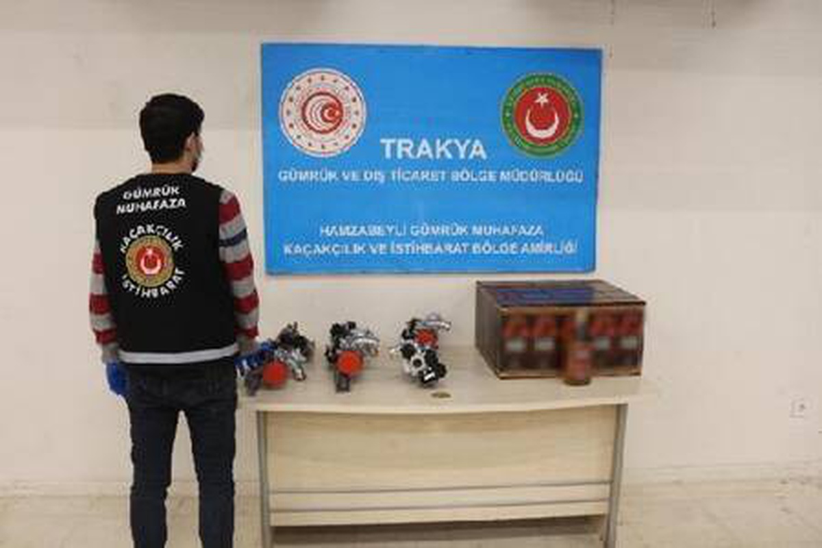 Hamzabeyli\'de 505 oto yedek parçası ve 109 litre içki ele geçirildi