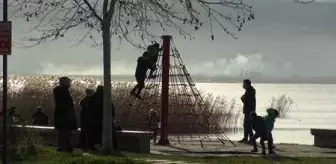 Son dakika haber | İznik'te sıcaklık yükseldi, halk sahile koştu