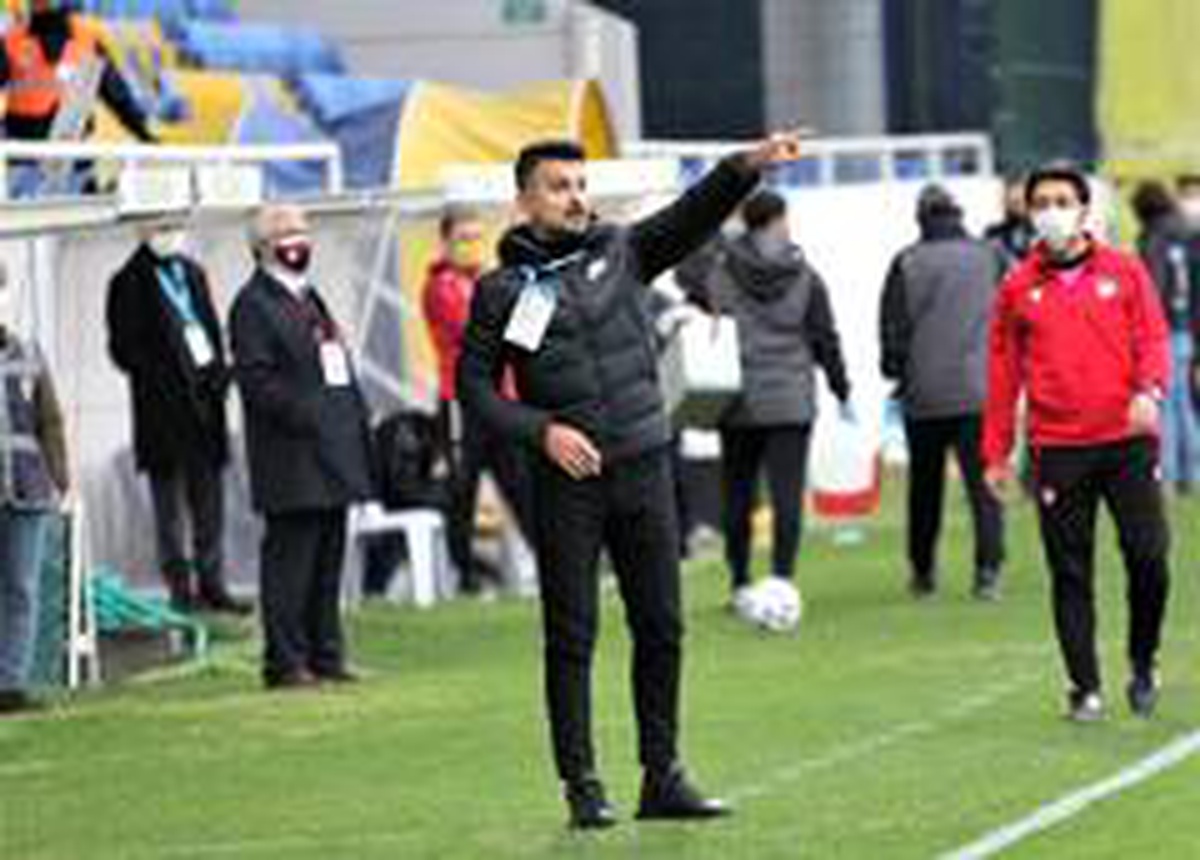 Menemenspor\'da teknik direktör Cenk Laleci ile yollar ayrıldı