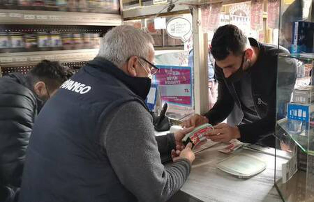 Mersin\'de Milli Piyango biletlerine yoğun ilgi