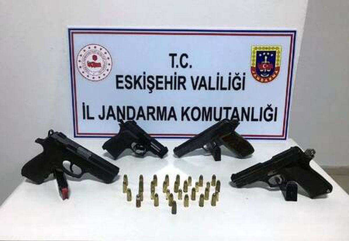 Son dakika haberi... Müşteri gibi davranan jandarmaya silah satmaya çalıştı