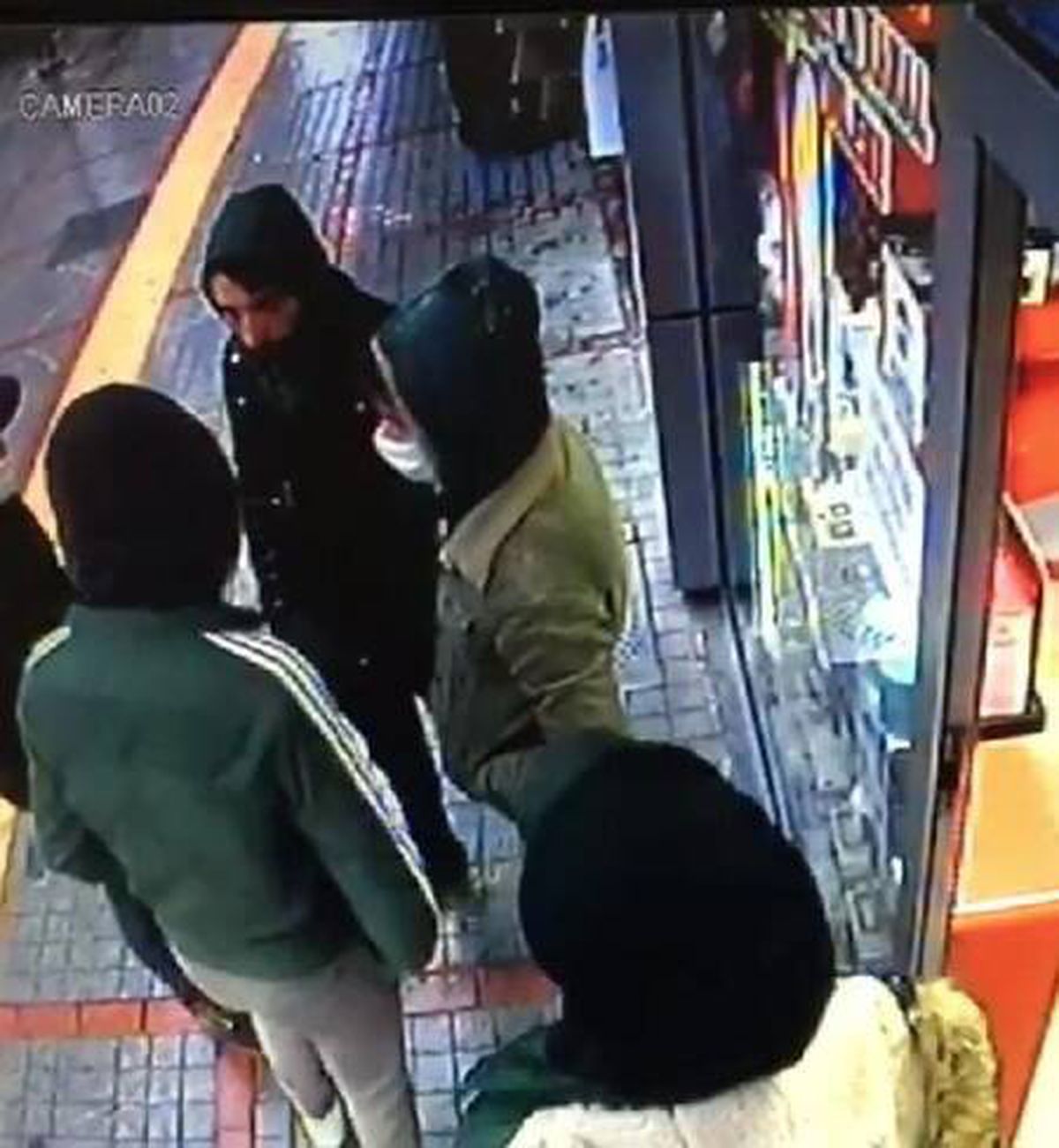 Rize'de cadde ortasında yumruklu kavga kamerada