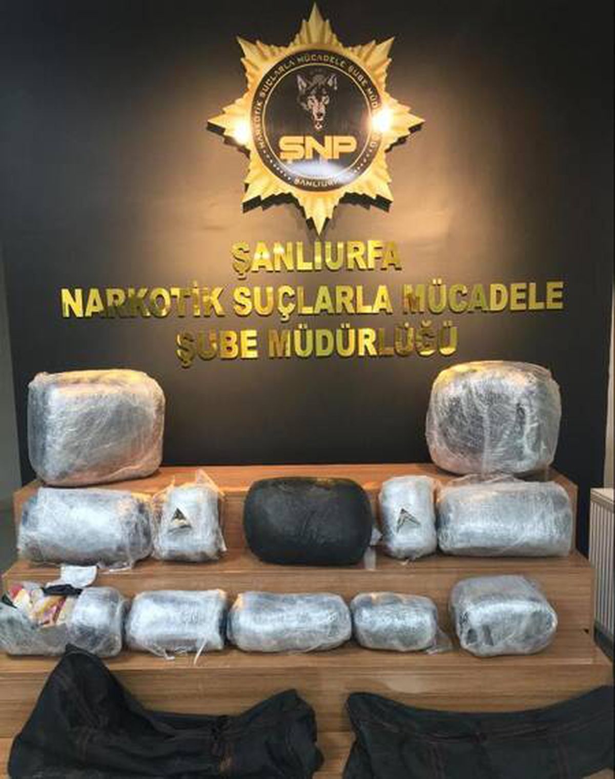 Son dakika... Şanlıurfa\'da, TIR\'daki 66 kilo uyuşturucuya 2 gözaltı