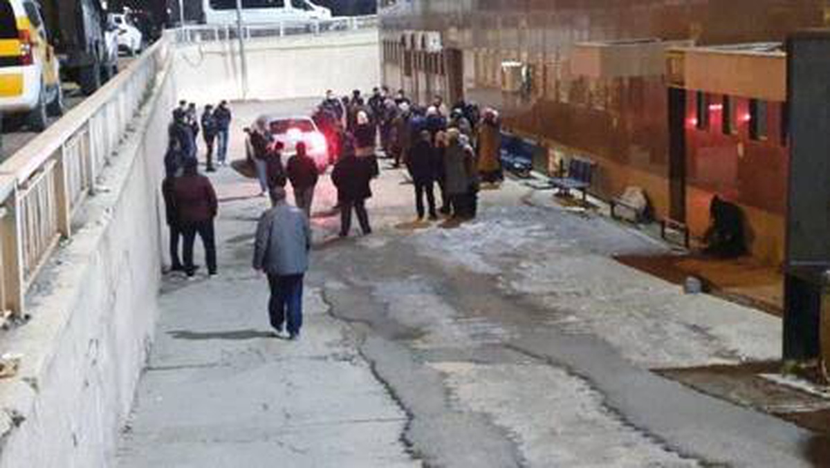 Sitede aidat kavgasında yönetici öldürüldü, oğlu yaralı