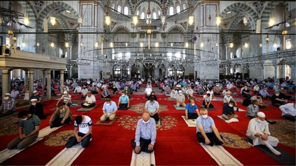 Sokağa çıkma kısıtlamasının olacağı 1 Ocak günü Cuma Namazı kılınacak mı? İşte merak edilen sorunun yanıtı