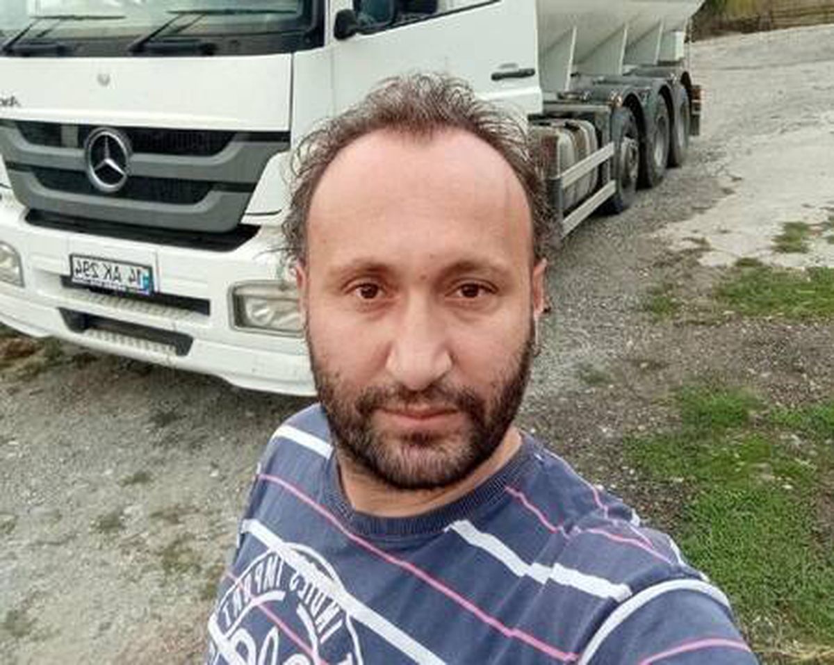 Üzerine yem silosu devrilen işçi öldü