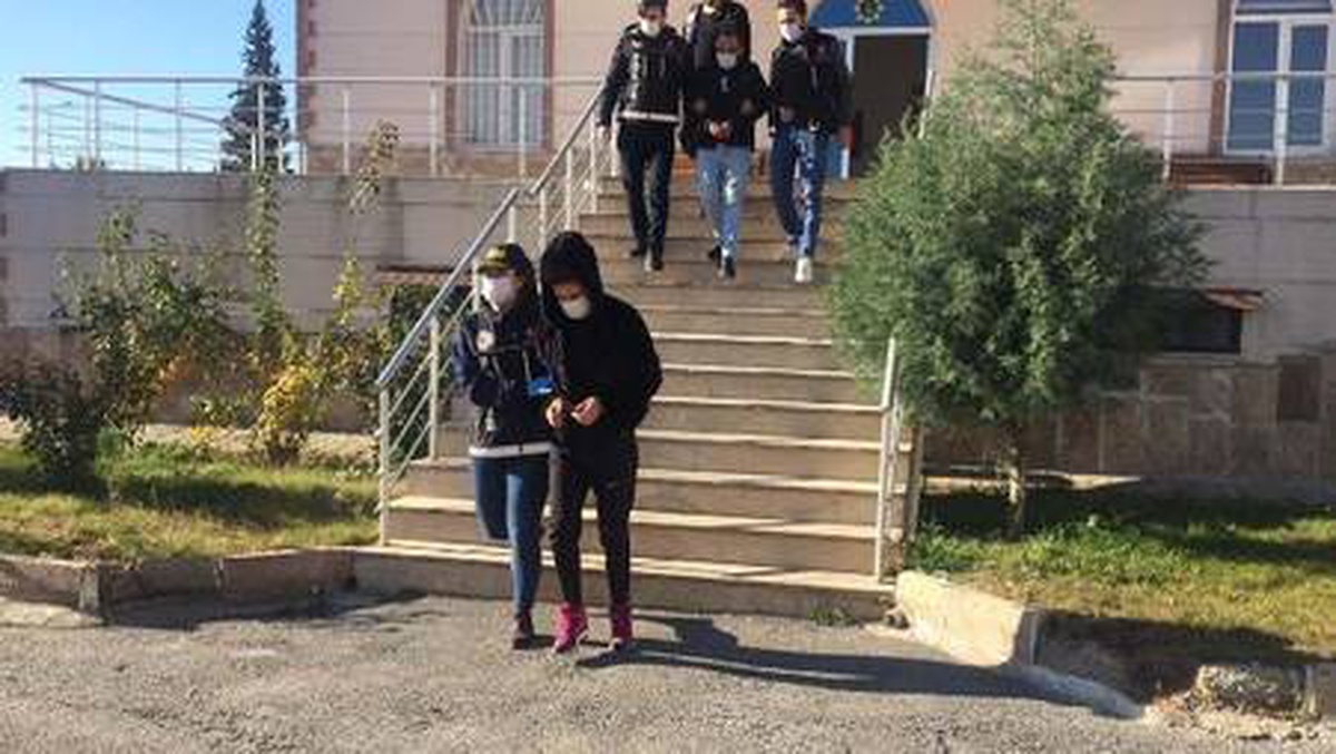 150 bin liralık 10 kilo esrarla yakalanan 2 şüpheli adliyede