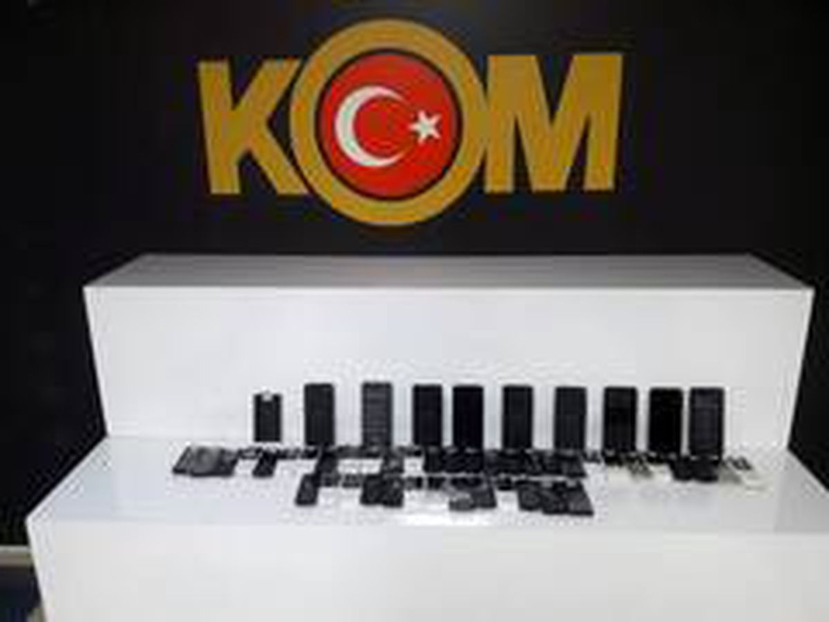 Son dakika haberi... Aksaray\'da kaçak cep telefonu operasyonu: 4 gözaltı