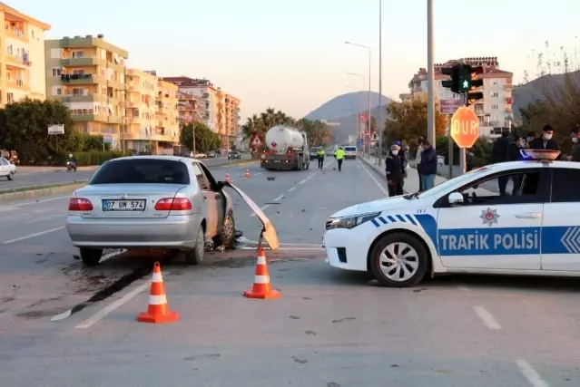 Alkollü sürücü kırmızı ışıkta geçip tankere çarptı