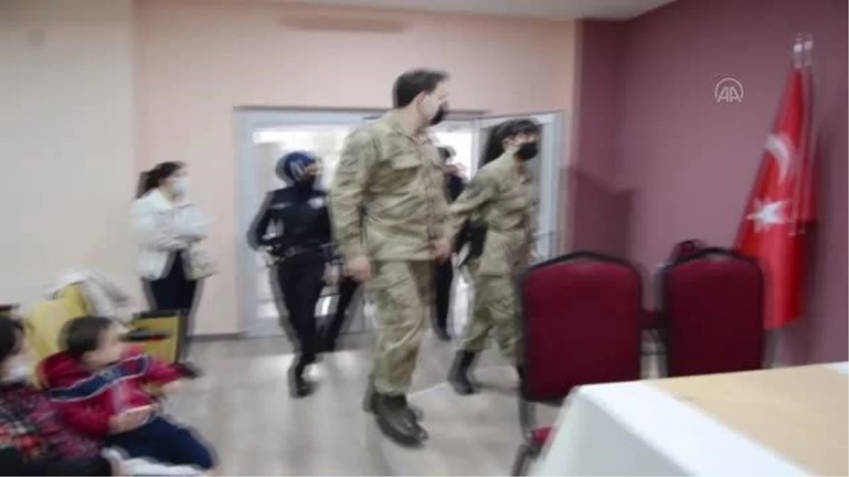 Son dakika haberleri: Asker çift, üniformalarıyla dünyaevine girdi