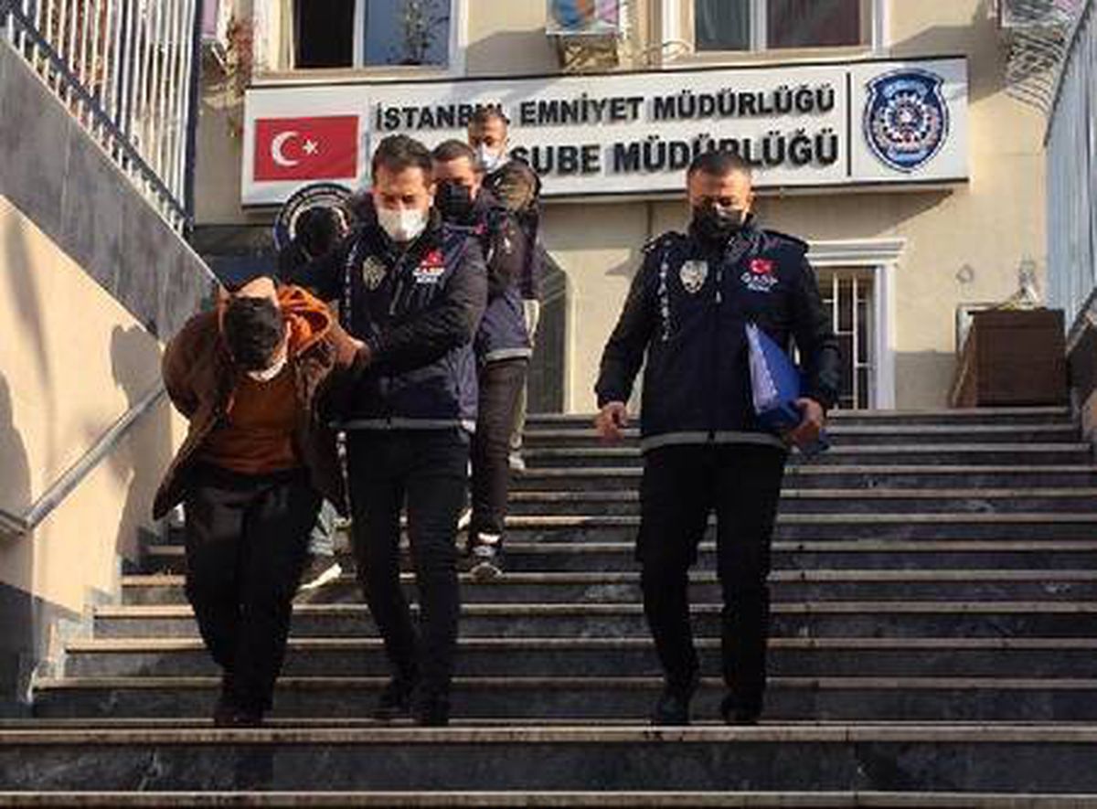 Son dakika haber | CEZAYİRLİ ÇİFTE DEHŞETİ YAŞATAN GASPÇILAR YAKALANDI
