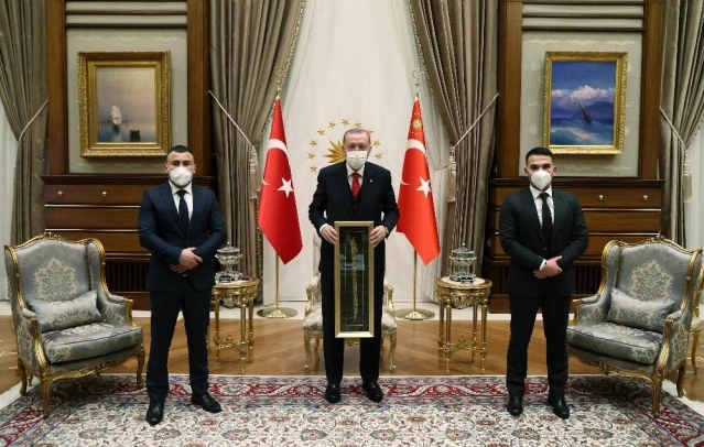 Son Dakika | Cumhurbaşkanı Erdoğan, Avusturya'daki terör saldırısında kahraman olan iki Türk'ü kabul etti