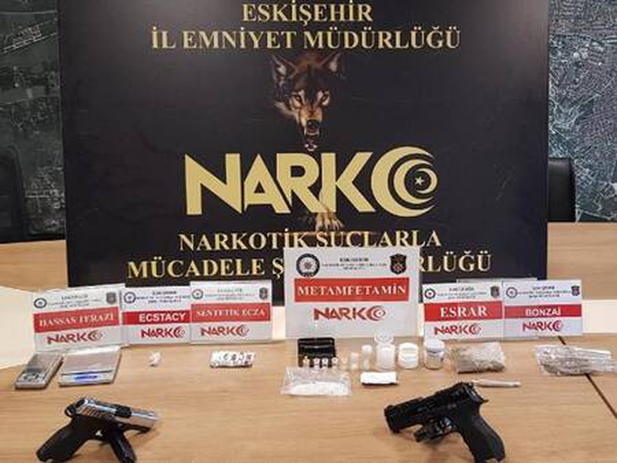 Eskişehir\'de biri kadın 3 torbacı tutuklandı