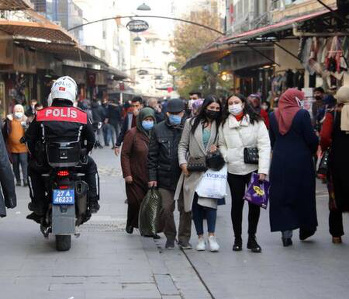 Gaziantep\'te, çarşılarda yılbaşı öncesi yoğunluk