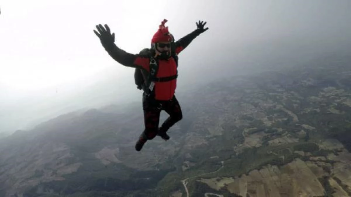 Hayko Cepkin, Pamukkale\'de balondan paraşütle atladı