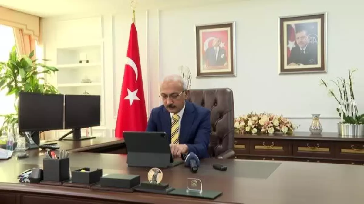 Hazine ve Maliye Bakanı Elvan, AA\'nın "Yılın Fotoğrafları" oylamasına katıldı