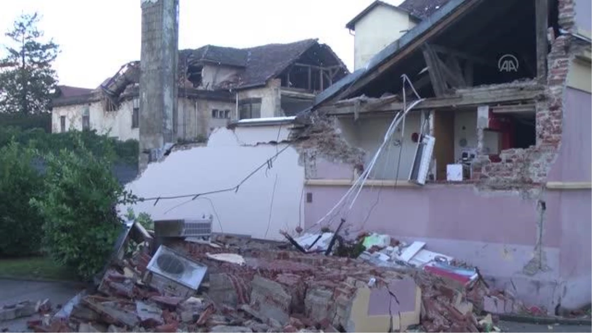 MAJSKE POLJANE - Hırvatistan\'daki depremin ardından halk geceyi çadırlarda ve araçlarında geçirdi