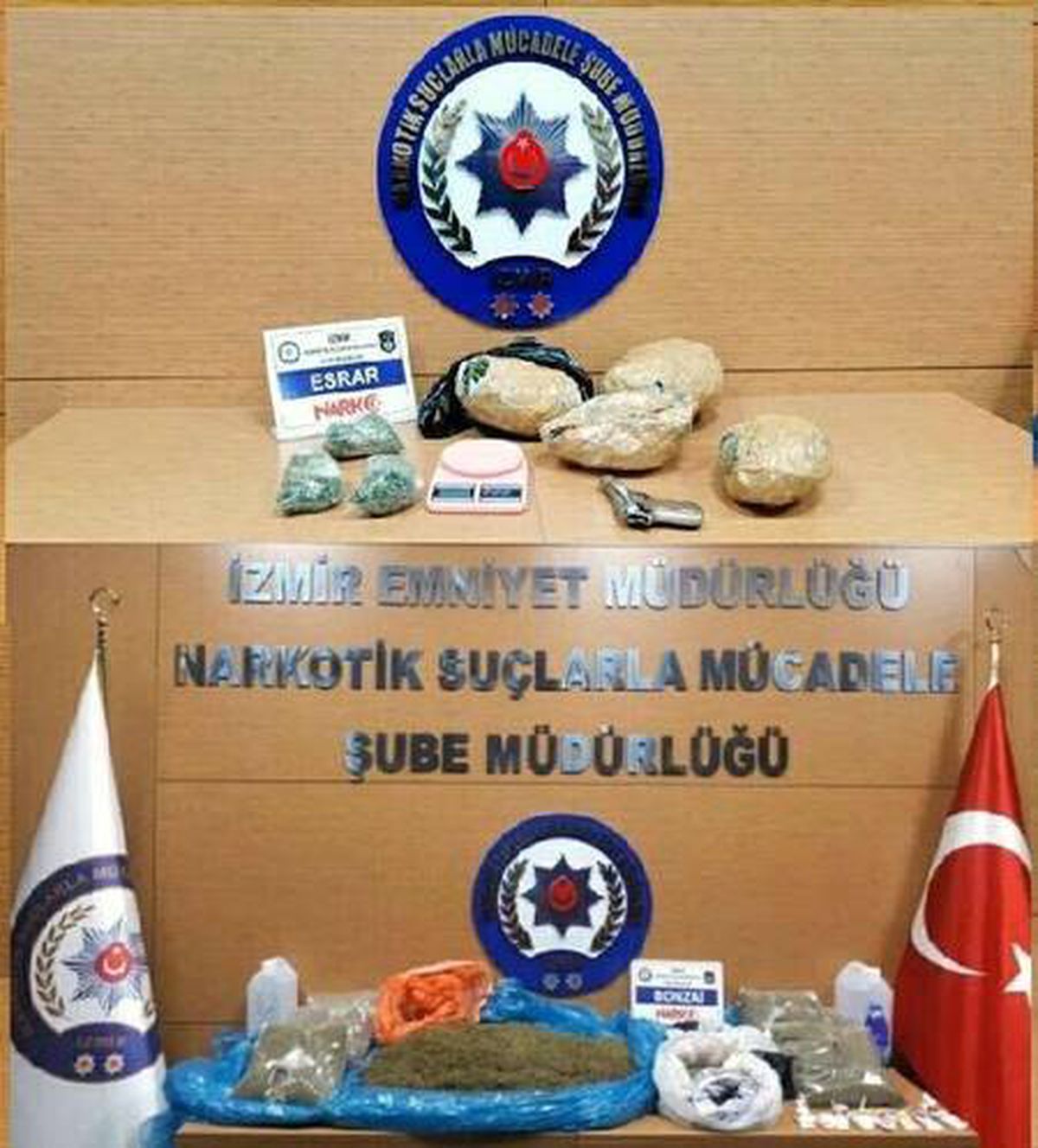 İzmir\'deki uyuşturucu operasyonlarında 19 tutuklama