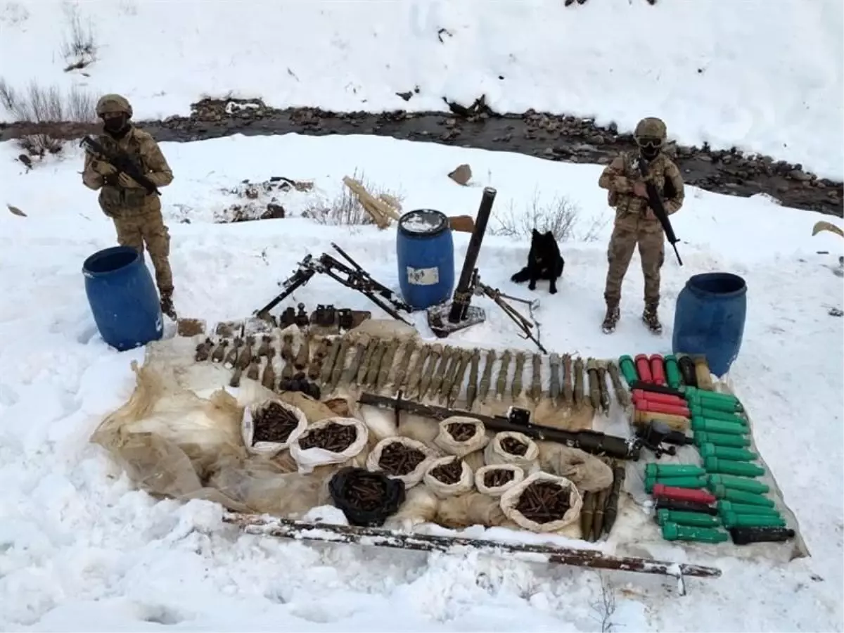 Hakkari\'de terör örgütü PKK\'nın cephaneliği ele geçirildi