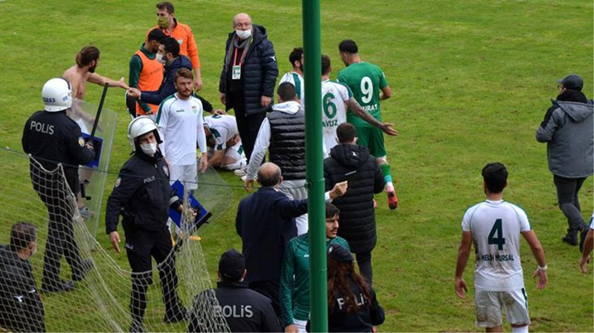 Maç sonrası futbolcular birbirine girdi, polis arbedeyi güçlükle önledi