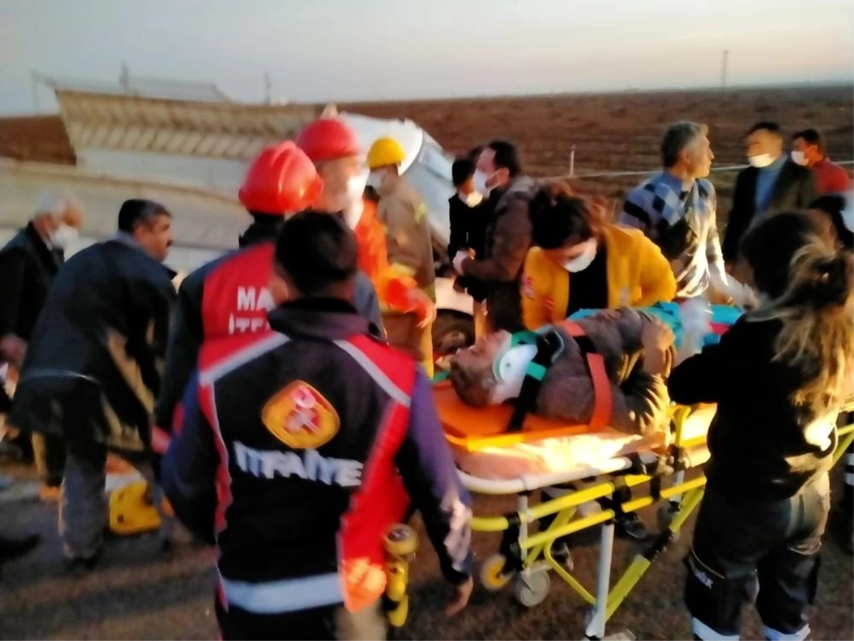 Mardin\'de tarım işçilerini taşıyan kamyonet şarampole yuvarlandı: 22 yaralı