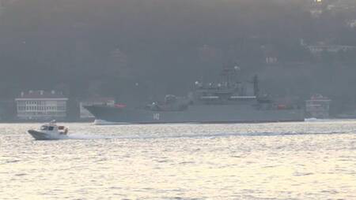Rus Savaş Gemisi İstanbul Boğazı\'ndan geçti