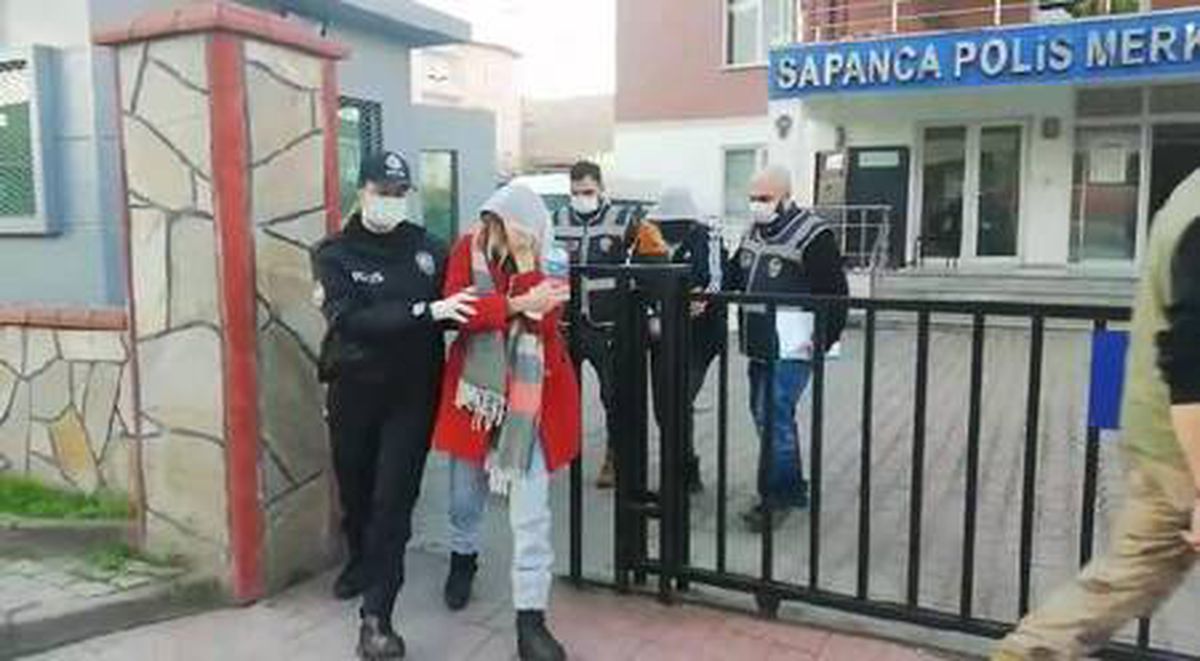 Son dakika haberleri! Sapanca?da uyuşturucu ve silah dolu eve baskın