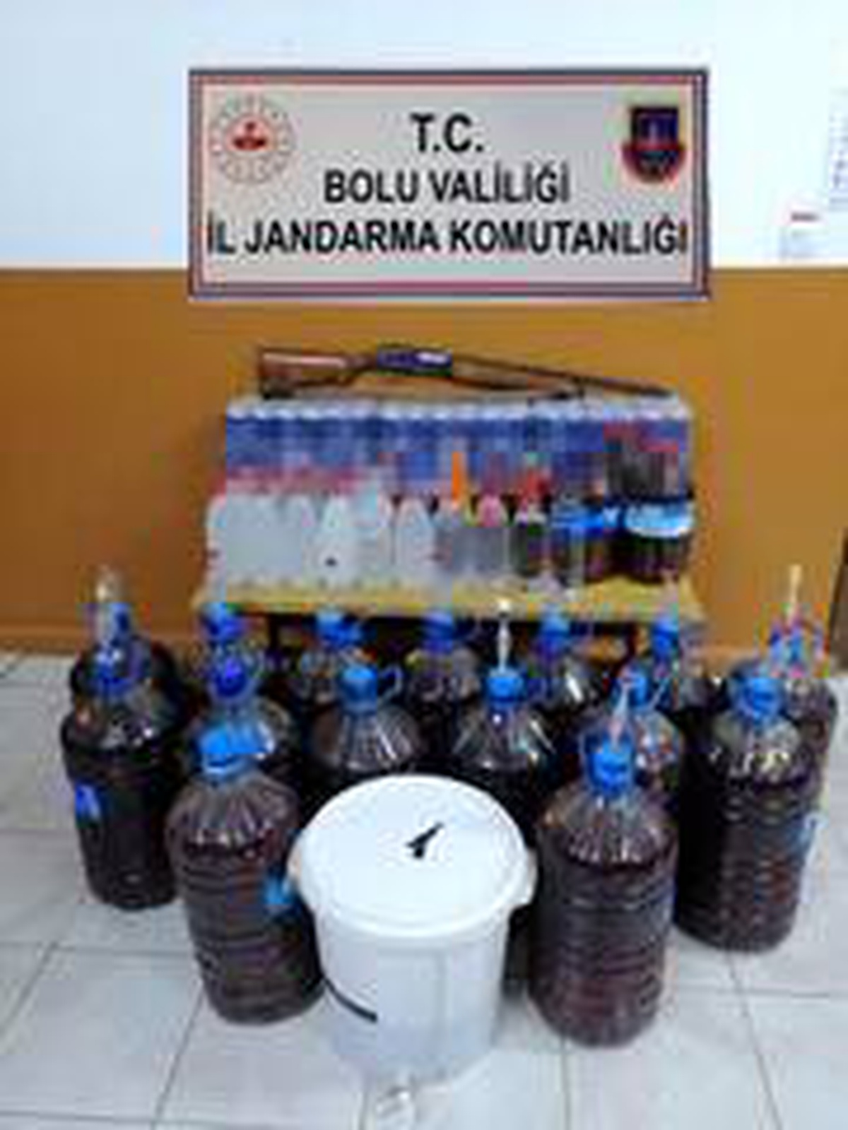 Bolu\'da 375 litre sahte alkollü içki ele geçirildi