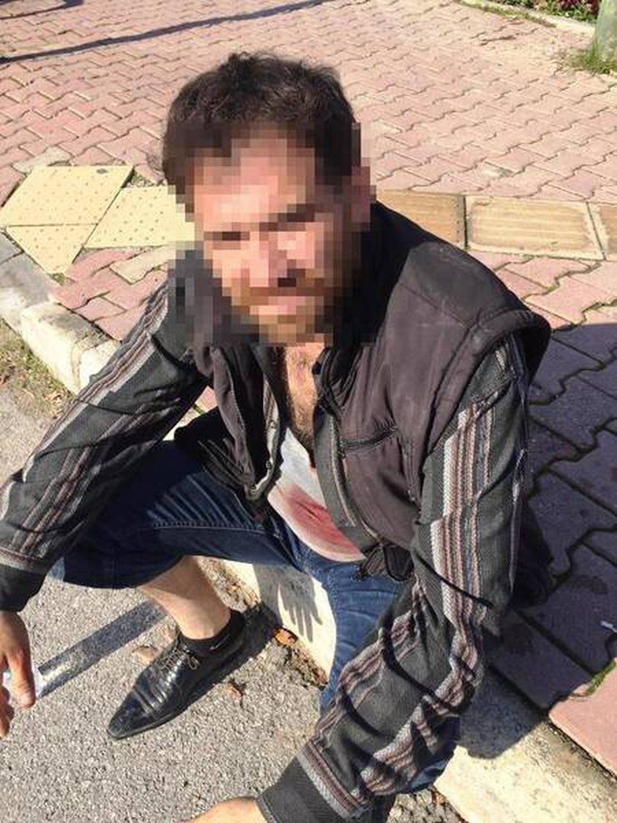 Çiçek ve cevşen satıcılarının \'mıntıka\' kavgası: 2 yaralı