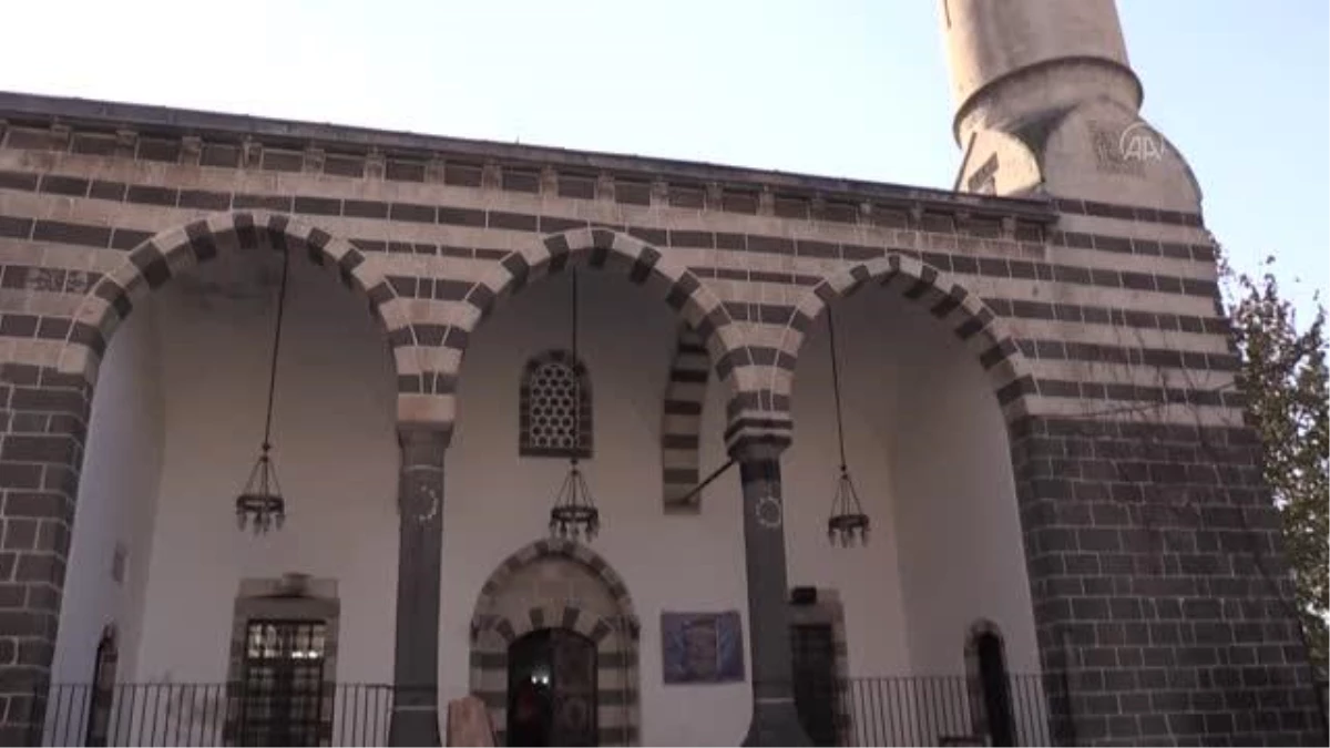 DİYARBAKIR - Tarihi 38 camide temizlik çalışması başlatıldı