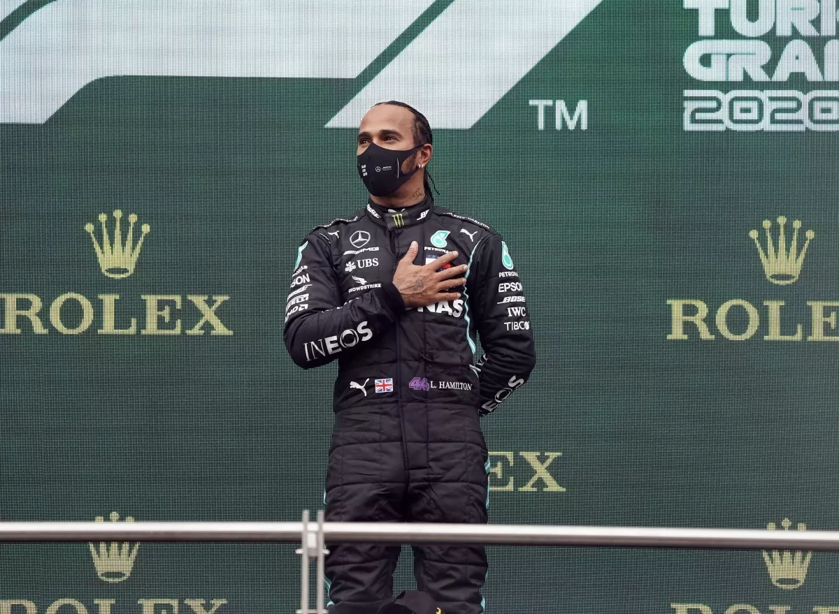 Formula 1 şampiyonu Lewis Hamilton\'a şövalye unvanı verildi