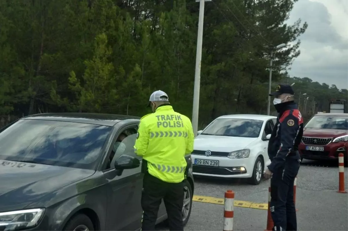 Marmaris\'te yeni yıl öncesi trafik yoğunluğu