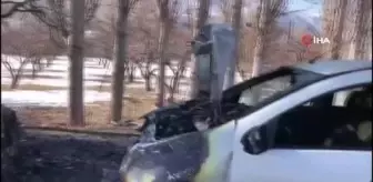 Otomobiller kafa kafaya çarpıştı: 4 yaralı