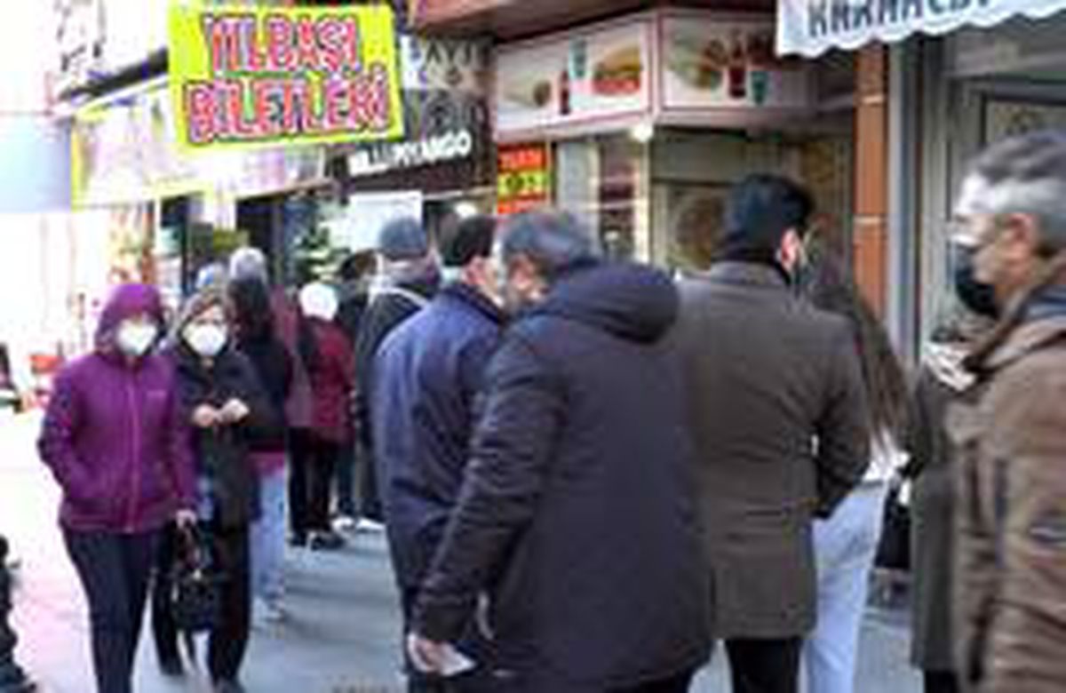Piyango kuyruğunda sağlıkları ile kumar oynadılar