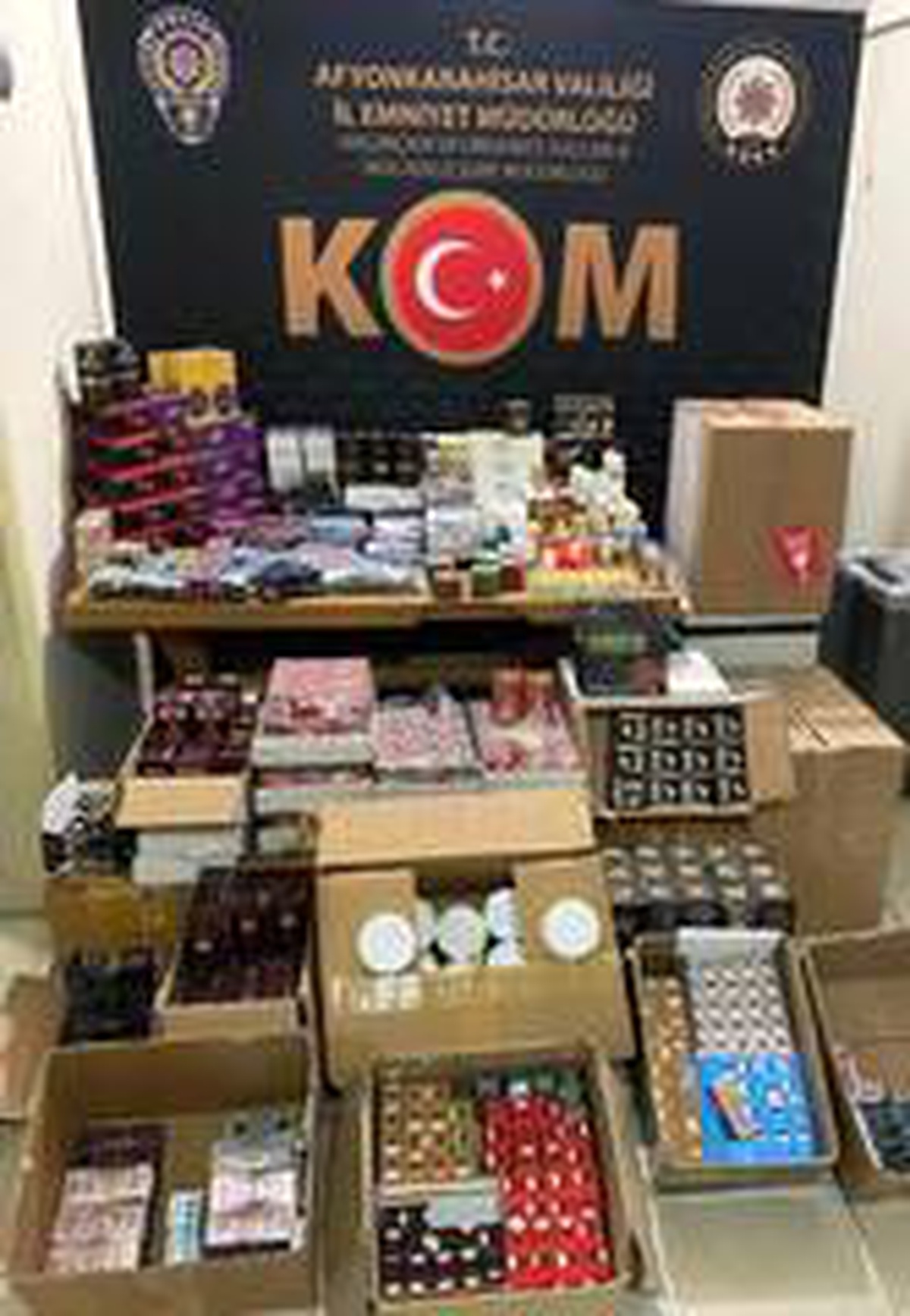 Son dakika haber! Polisin ele geçirdiği \'cinsel içerikli +18\' yazılı çikolata bu kadarına pes dedirtti