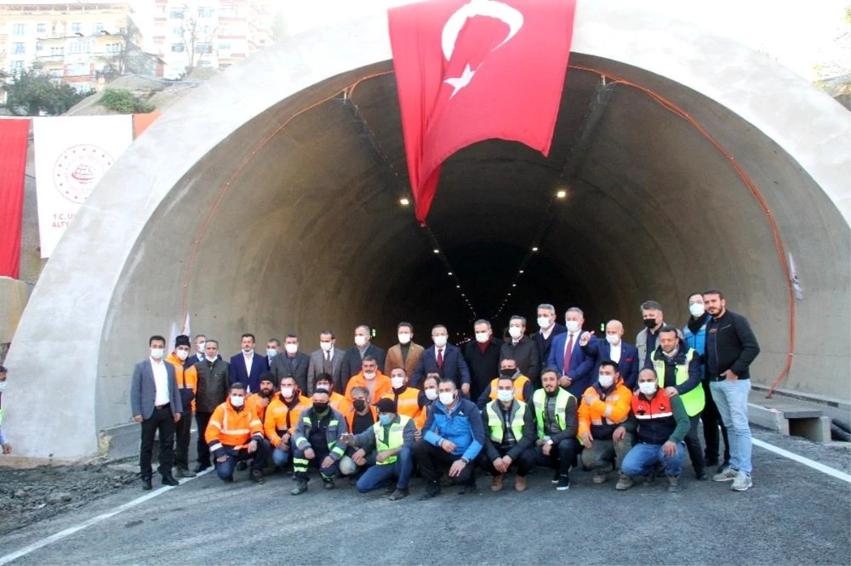 Rize\'nin 70 yıllık hayali Salarha Tüneli tek tüpten ulaşıma açıldı