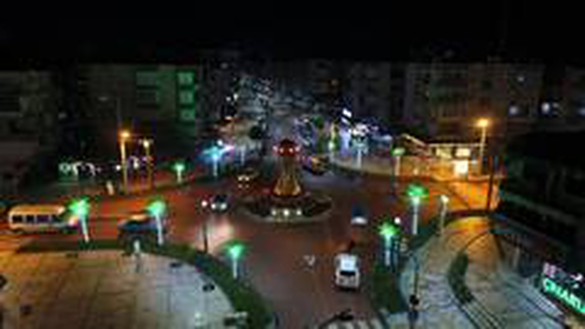 Salihli\'de meydan ve parklar ışıl ışıl
