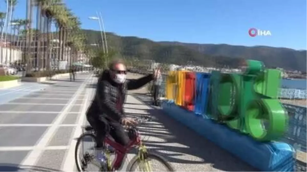 Ünlü sanatçı Atilla Atasoy: "Bu yıl evimizde olalım, sağlıklı kalalım"