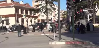 Vatandaş yılın son gününde sokaklara akın etti