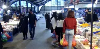 Vatandaşlar pazara koştu, en çok satılan ürün ise kuruyemiş oldu