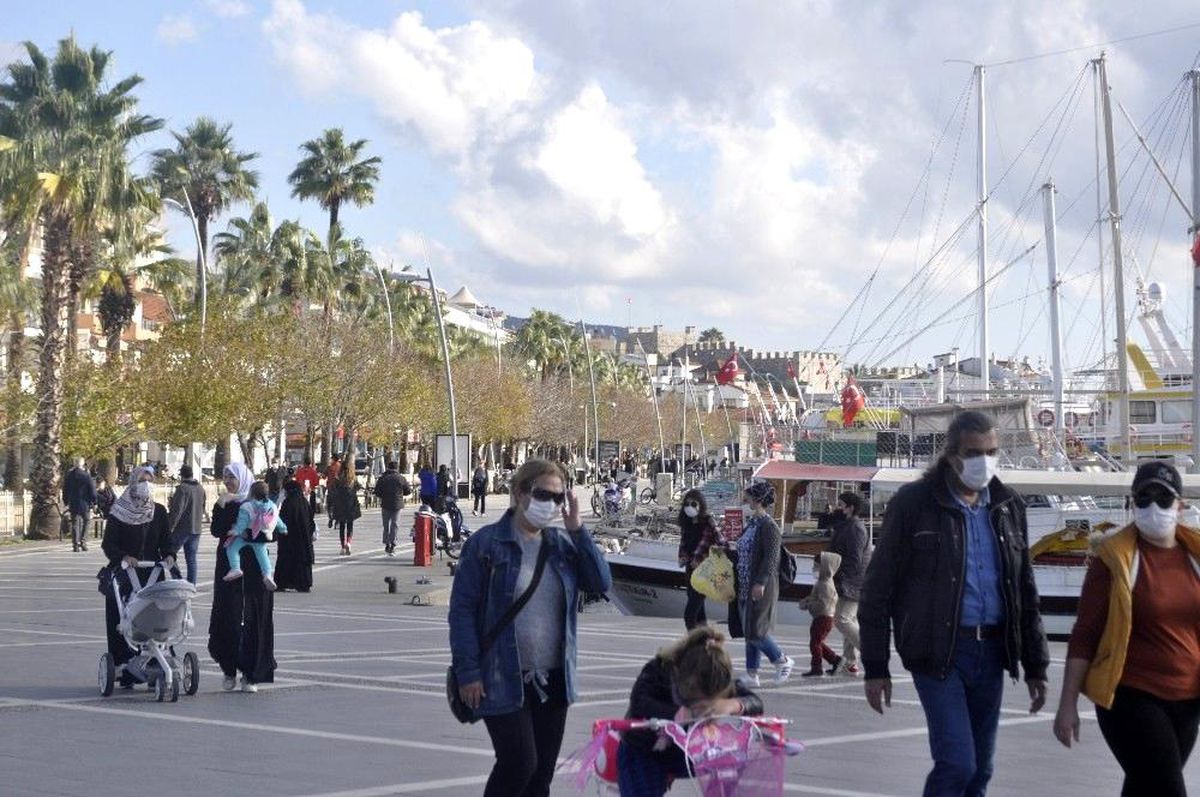 2020\'nin son gününde Marmarisliler güzel havanın keyfini sürdü