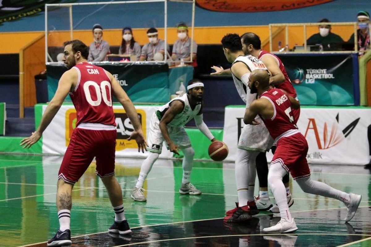 Akhisar Belediye Basket evinde Samsunspor\'a takıldı