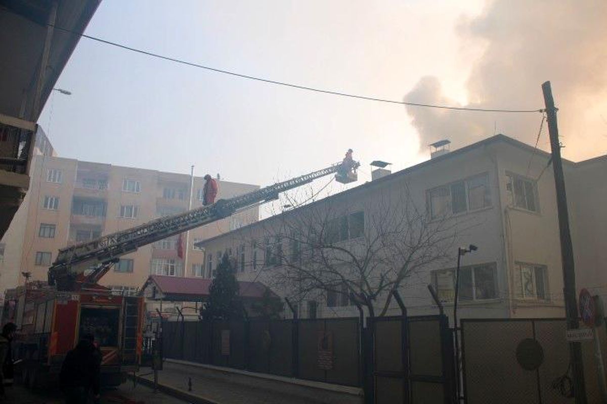 Askerlik şubesinde çıkan yangın korkuttu