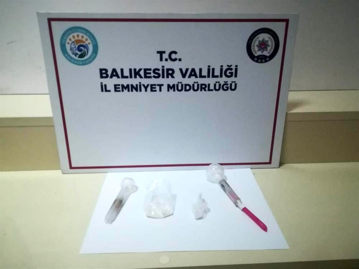 Balıkesir\'de 21 uyuşturucu şüphelisinden 3\'ü tutuklandı